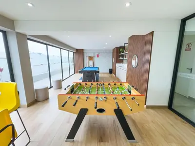 a ping pong table in the middle of a room at Cuarto privado en departamento compartido in Lima