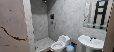 a bathroom with a toilet and a sink at Hotel gym club33 in Huancayo