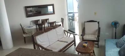 a living room with a table and chairs at Departamento en Playa Pulpos - 2 habitaciones - Piscina compartida in Arica