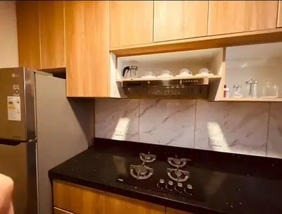a kitchen with a black counter top and a refrigerator at Estancia Ideal in Lima