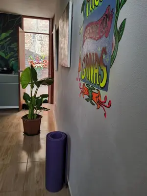 a wall with a painting of a fish on it at Casa hogareña Pequeña in Ica