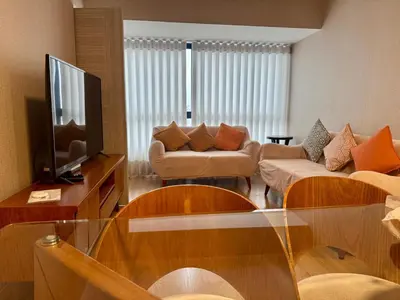 a living room with a couch and a television at Departamento completo vista al mar,piscina,gimnasio,WIFI,Tvs in Lima