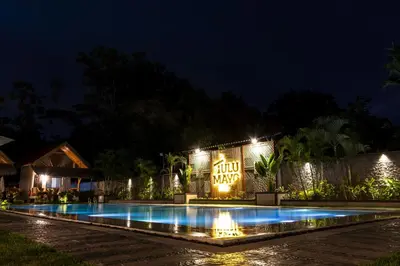 a resort with a swimming pool at night at Hotel Tulumayo Lodge in San Ramón