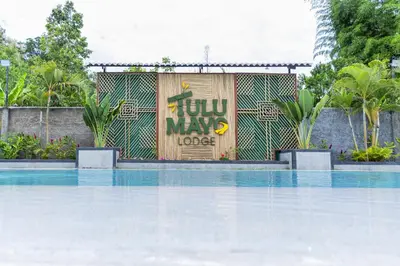 a swimming pool with a sign that says you may loose at Hotel Tulumayo Lodge in San Ramón