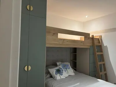 a bedroom with a bunk bed with a ladder at Departamento en Punta Hermosa frente al mar in Punta Hermosa