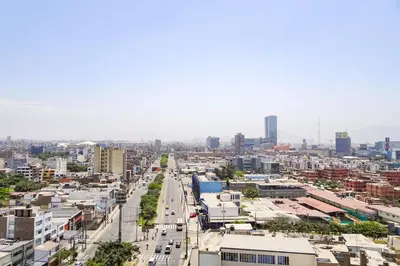 a city view of a city with buildings at Departamento céntrico a San Isidro San Borja in Lima