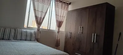 a bedroom with a bed and a dresser and a window at Departamento 4p en condominio Centro de Lima in Lima