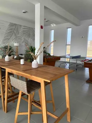 a wooden table with vases on it in a room at Casa de Playa en Puerto Viejo in Puerto Viejo