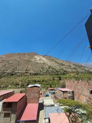 a small town with a mountain in the background at Hostal la familia in Churín