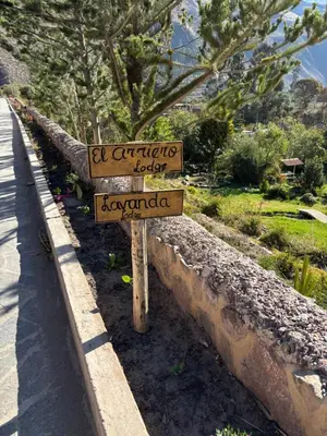 a street sign that says el antiguoller and evananda at Lavanda lodge Ollantaytambo in Ollantaytambo