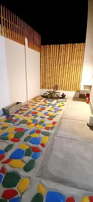 a room with a floor covered in colorful glass shards at Casa en condominio en Paracas, a 7 min del Chaco in Puerto Nuevo