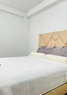 a bedroom with a bed with white sheets at Habitación equipada en san juan de Lurigancho in Lima