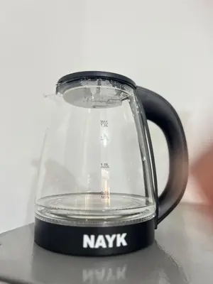 a glass jug on top of a kitchen appliance at Habitación equipada en san juan de Lurigancho in Lima