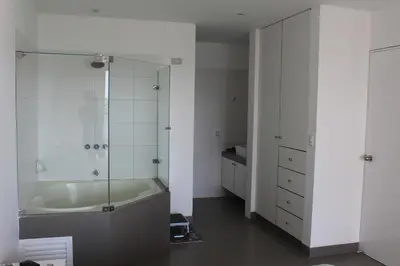 a bathroom with a tub and a glass shower at Departamento con Vista al Mar - Paracas - Condominio Nautico Las Velas in Paracas
