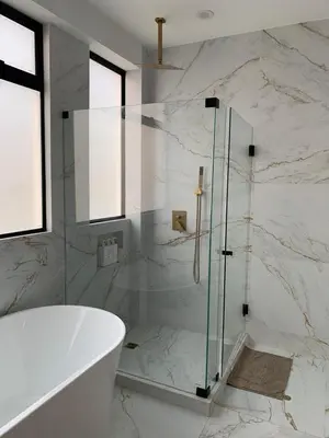 a bathroom with a tub and a glass shower at Topará Beach House in San Vicente de Cañete