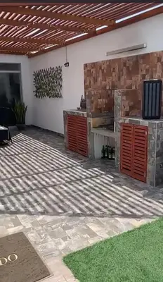 a living room with a tv on a wall at Casa pulpos in Punta Hermosa