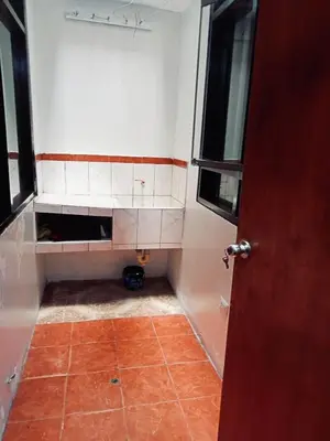 a small bathroom with a hole in the wall at Habitación cama queen in Lima