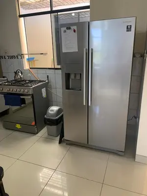 a kitchen with a stainless steel refrigerator and a stove at Apartamento cerca a lugares turísticos en Ica para 5 personas in Ica