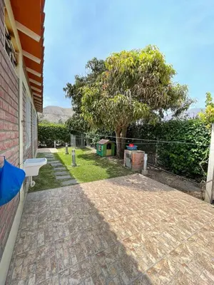 a brick walkway next to a house with a tree at Hermosa Casa de Campo en Azpitia in Santa Cruz de Flores