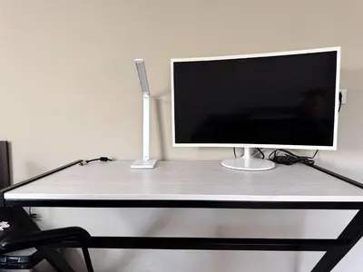 a computer monitor on a desk with a lamp at Peruvian Apartments La Angostura in Ica