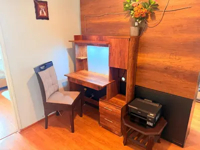 an office with a desk and a chair and a computer at Casa Lima Brasil in Lima