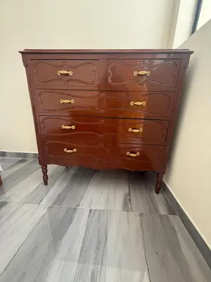 a wooden dresser in a room with a floor at San Borja Room Baño Compartido in Lima