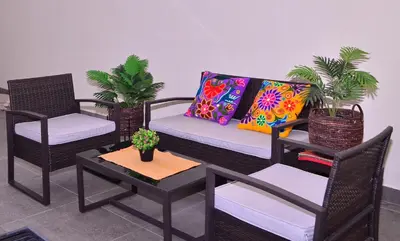 a patio with two chairs and a couch and a table at Acogedor Departamento en Centro Histórico de Cusco in Cusco
