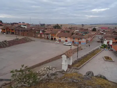 a city with a street and a town with buildings at Hospedaje Encanto de Chinchero in Chinchero