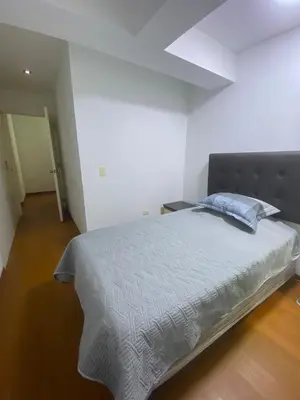 a bedroom with a bed in a white room at Hermoso apartamento de 3 habitaciones frente a parque en San Isidro in Lima