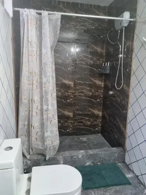 a bathroom with a shower with a toilet and a shower curtain at Departamento en Ica super céntrico en Urb San Miguel in Ica