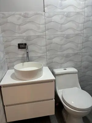 a bathroom with a sink and a toilet at Hotel Roma Quillabamba in Quillabamba