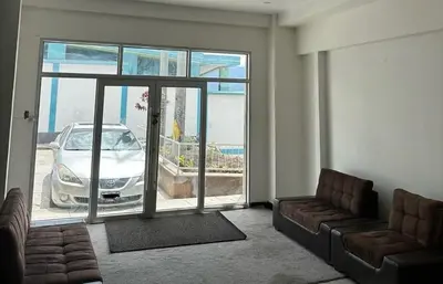 a living room with a couch and a car in a garage at Hotel Altavista in Abancay