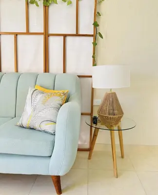 a blue couch and a table with a lamp at Encantadora casa en Menorca - Ica in Ica