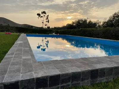 a swimming pool with the sky in the water at Casa de Campo Azpitia Perú in Santa Cruz de Flores