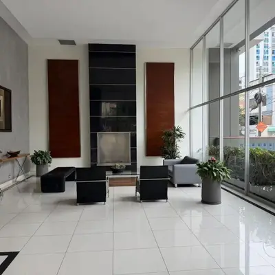Apartamento con ascensor en segundo piso