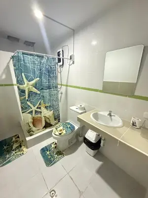 a bathroom with a starfish shower curtain and a toilet at Exclusivo departamento cerca al mar in Quebrada Seca