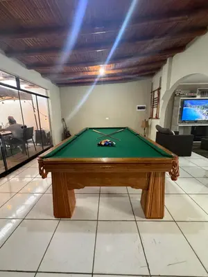 a pool table in a room with a tv at Casa de playa in Arica