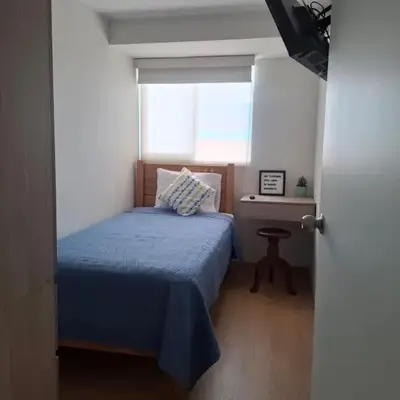 Cómoda habitación con TV a 20 min del aeropuerto