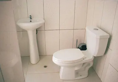 a bathroom with a white toilet and a sink at Departamento en Ayacucho in Ayacucho