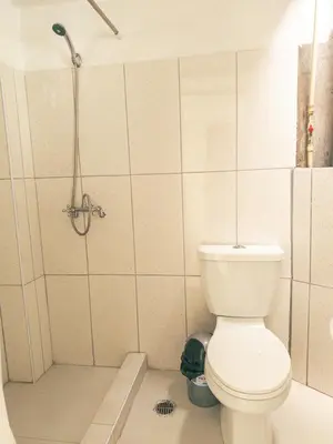 a bathroom with a toilet and a shower at Departamento en Ayacucho in Ayacucho