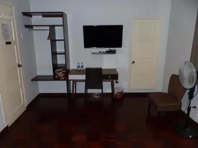 a room with a desk and a television and a chair at The Lighthouse Bed and Breakfast in Lima