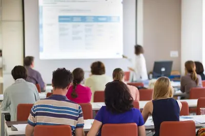 a group of people sitting in a classroom watching a presentation at Hotel Gran Palma Huancayo in Huancayo