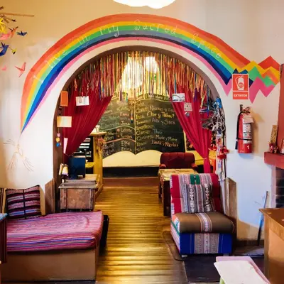 a room with a rainbow painted on the wall at Backpacker La Bo'M in Cusco