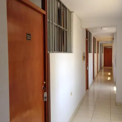 an empty hallway with a door and a corridorngthngthngthngthngthngthngth at Hostal La Estancia in Ica