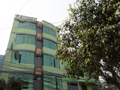 a building with a sign on top of it at Hotel Queen in Lima