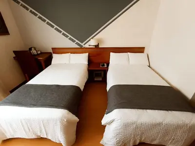 two twin beds in a room with at Hotel Boutique Runcu Miraflores in Lima