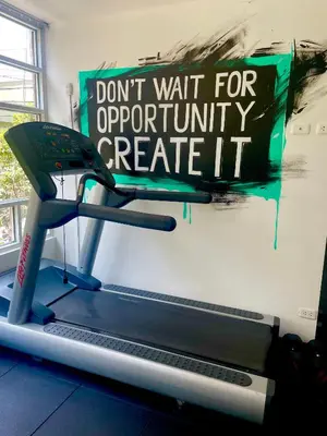 a sign on a treadmill in a gym at Alpes Lima Kennedy Hostel in Lima