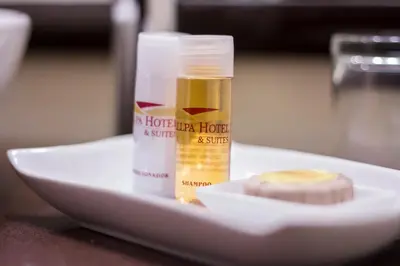 a bottle of moisturizing moisturizers on a white plate at Allpa Hotel & Suites in Lima