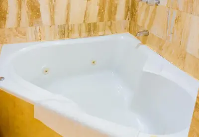 a white bath tub in a room with a wall at Hotel Carmel in Lima