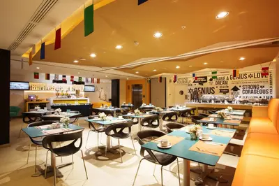 a restaurant with tables and chairs in a room at Libre Hotel, BW Signature Collection by Best Western in Lima